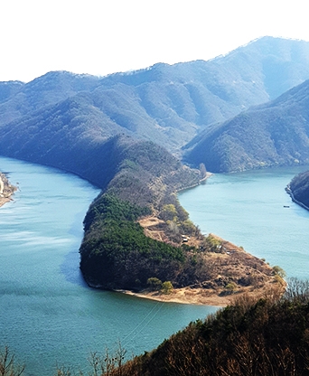 옥천 둔주봉(한반도지형)
